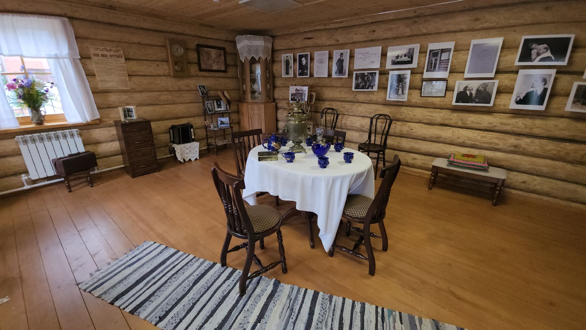 кашира, дом творчества имени бориса щукина, борис щукин, музей, реквизит, экспонаты, чайный сервиз, гармонь, актер, чаепитие,