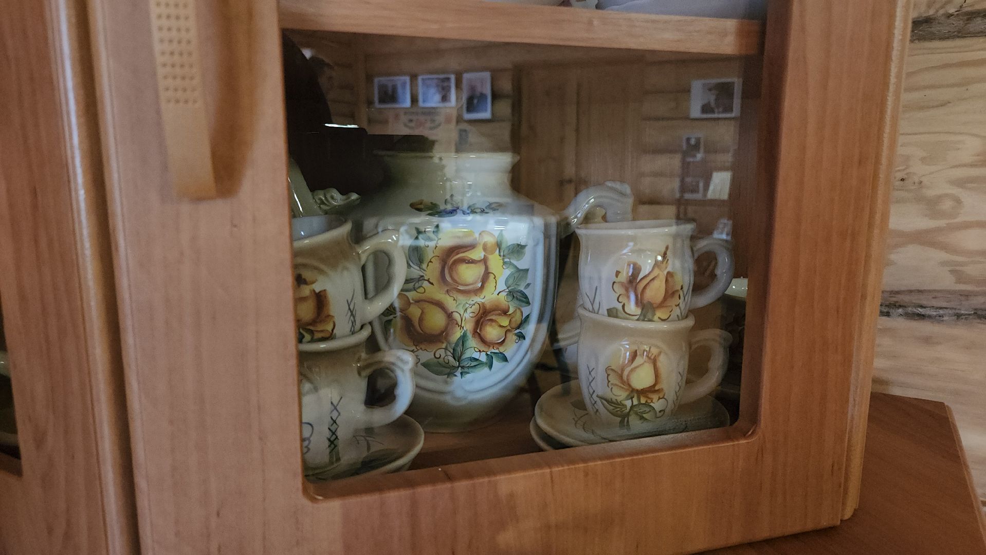 кашира, дом творчества имени бориса щукина, борис щукин, музей, реквизит, экспонаты, чайный сервиз, гармонь, актер, чаепитие,