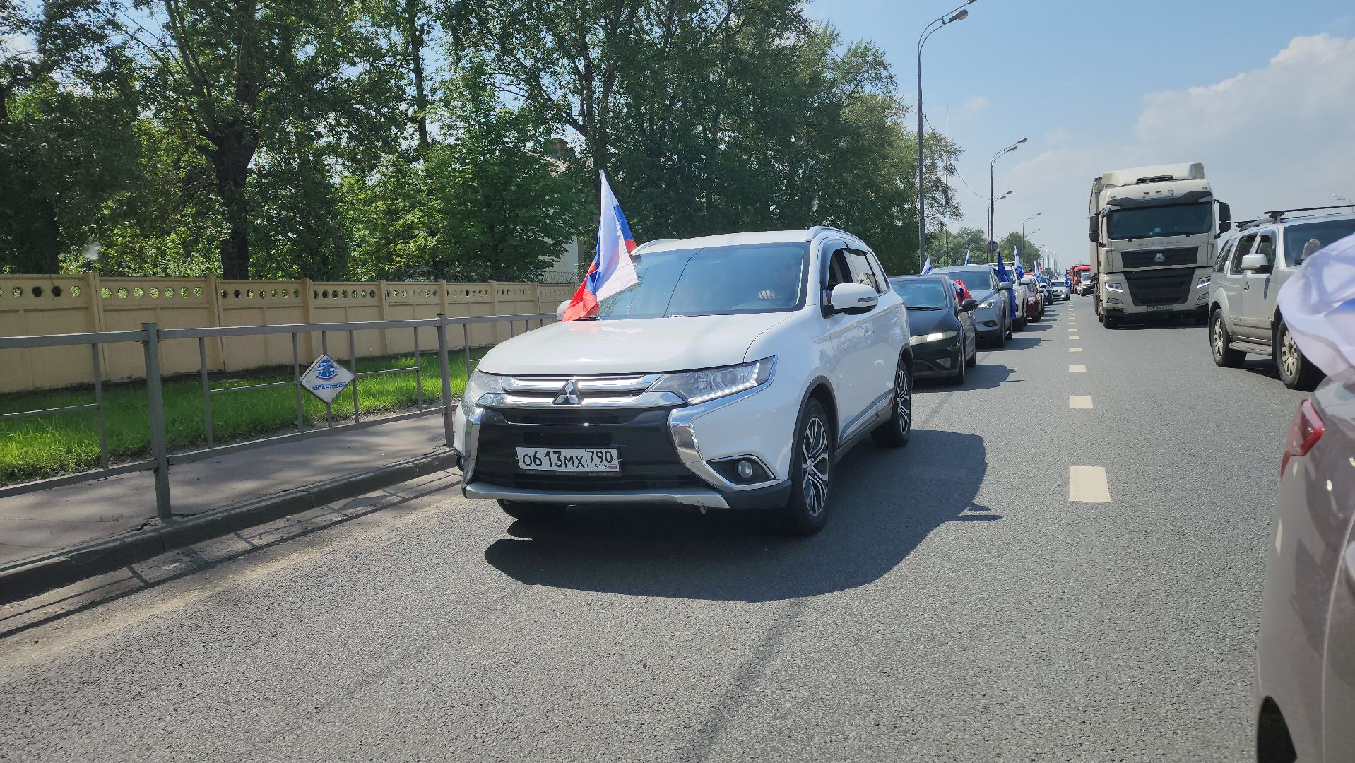 Реутов, наукоград, день россии, флаг, герб, гимн, автопробег, дань уважения,