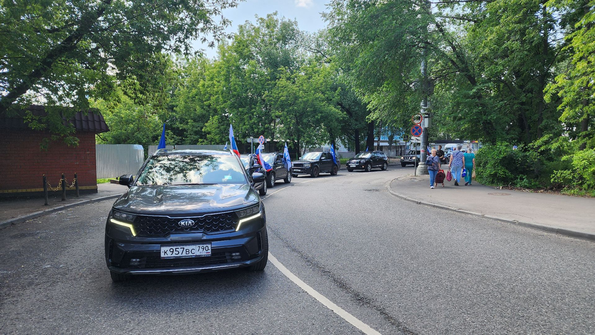 Реутов, наукоград, день россии, флаг, герб, гимн, автопробег, дань уважения,