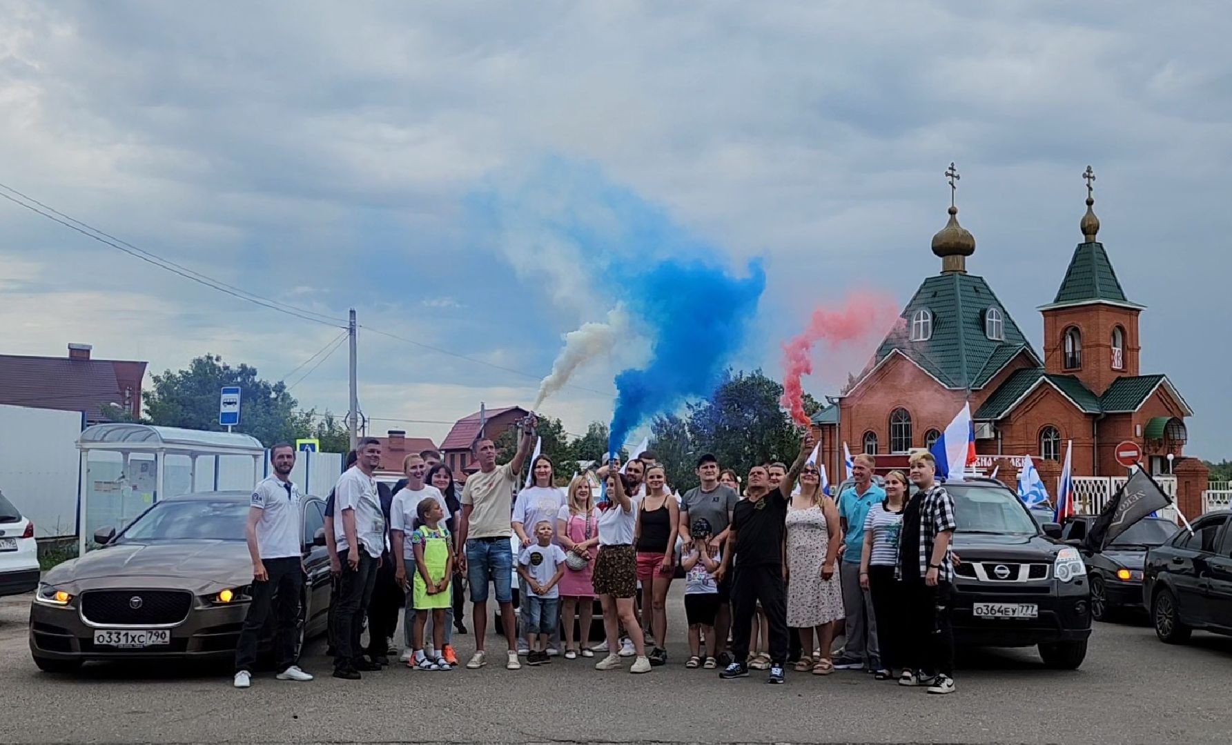 Луховицы, автопробег, день россии, триколор,