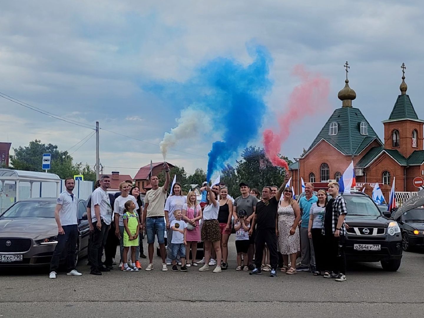 Луховицы, автопробег, день россии, триколор,