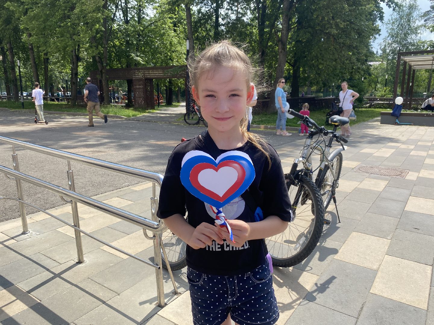 День России, Власиха день России, 12 июня - День России, праздник на площади Власихи, Триколор акция,