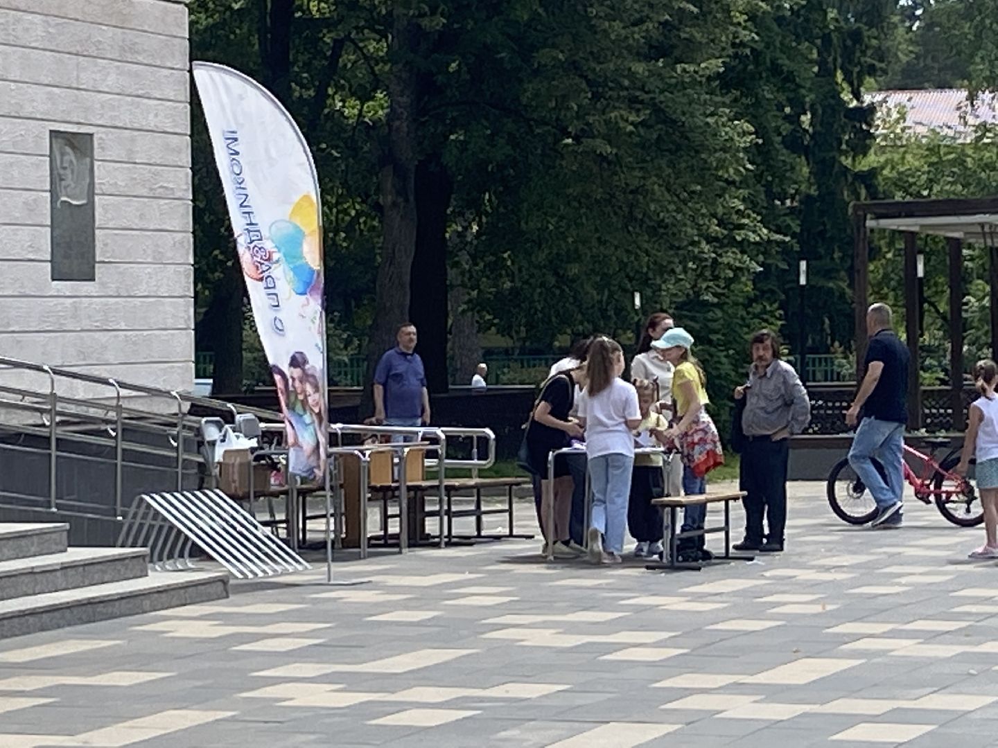 День России, Власиха день России, 12 июня - День России, праздник на площади Власихи, Триколор акция,