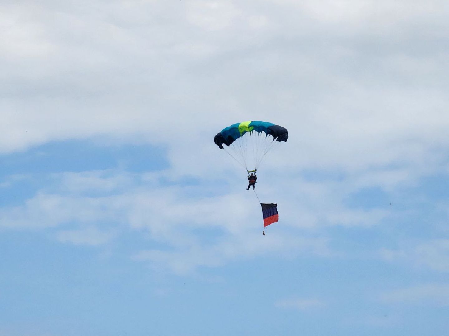 чехов, день россии, парашют, аэродром волосово, праздник,