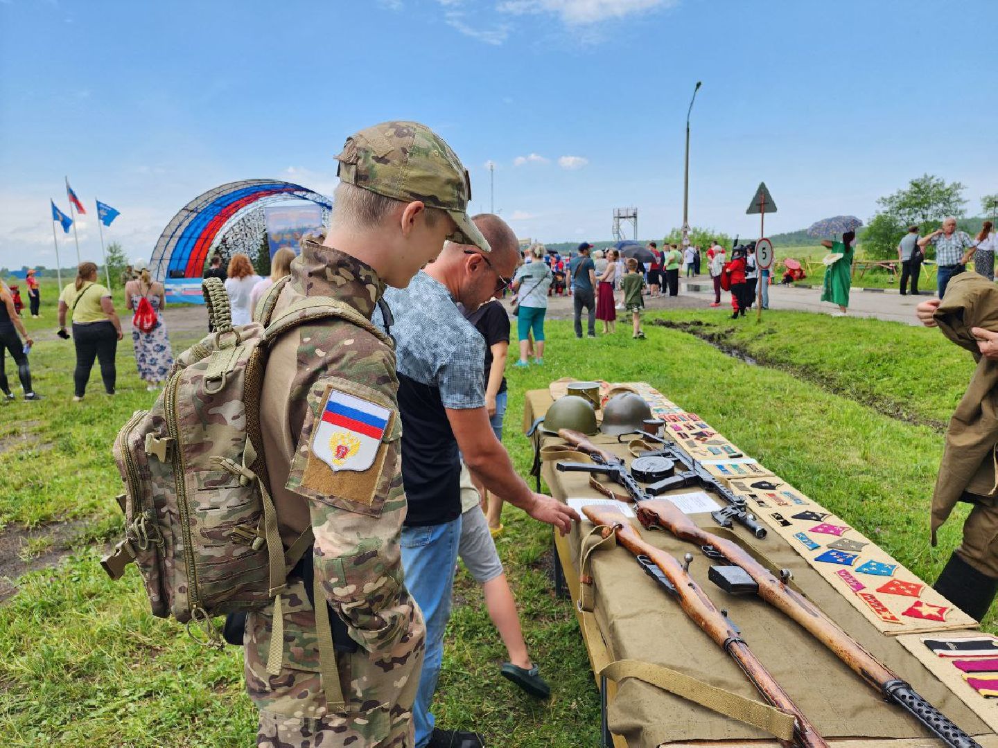 чехов, день россии, парашют, аэродром волосово, праздник,