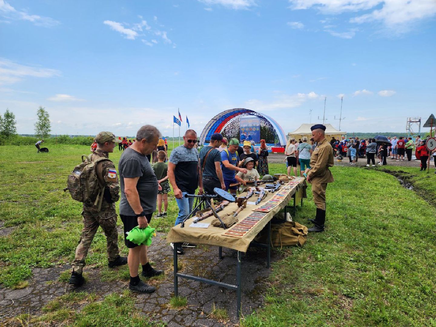 чехов, день россии, праздник, аэродром волосово, десантники,