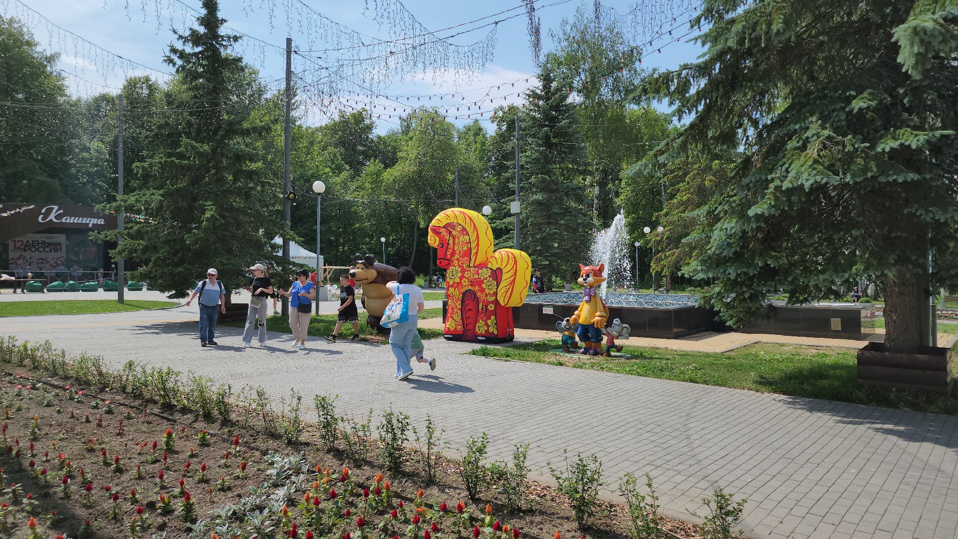 кашира, городской парк, день россии, флаг россии, триколор, фотозона, матрешка, хохлома,