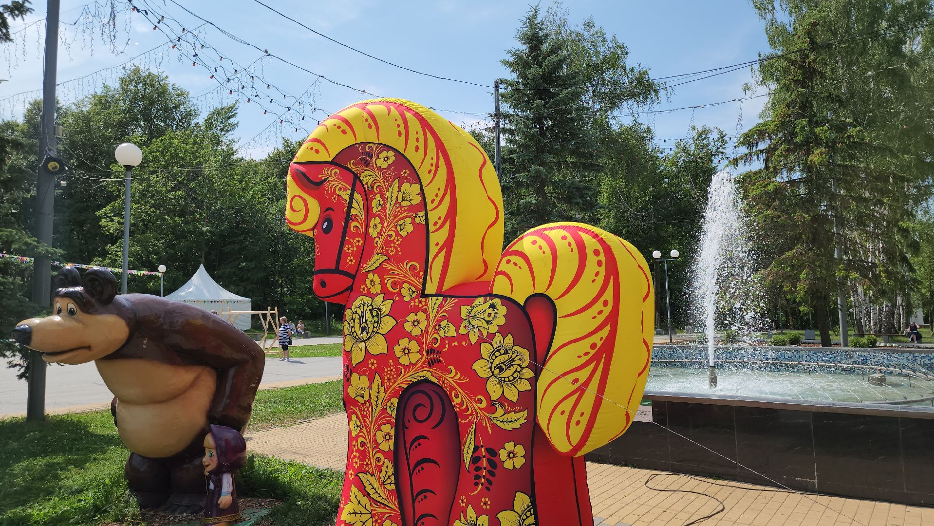 кашира, городской парк, день россии, флаг россии, триколор, фотозона, матрешка, хохлома,