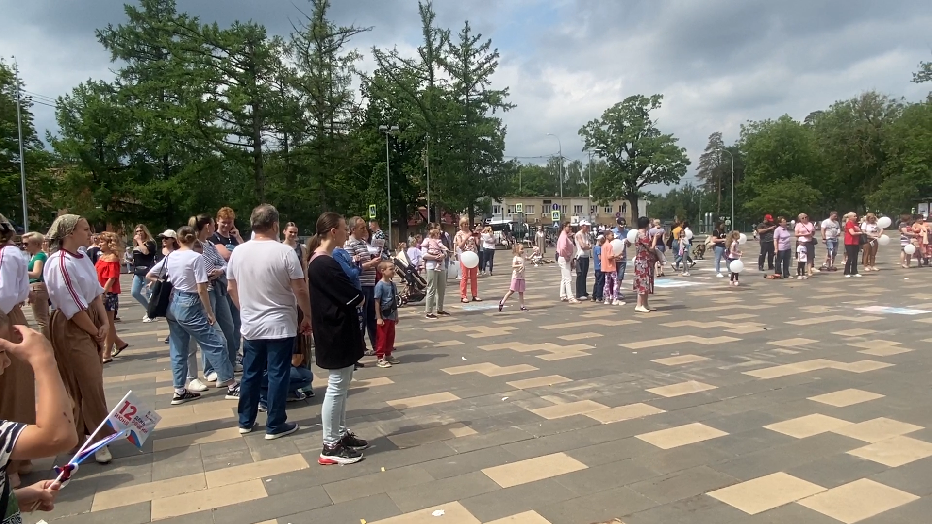 праздник во власихе, 12 июня - день россии, день россии 2024, власиха день россии, концерт на площади ДК Власихи,