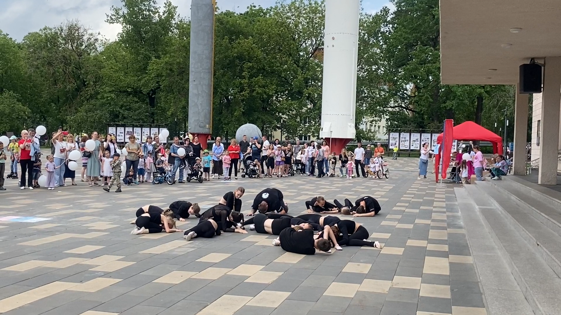 праздник во власихе, 12 июня - день россии, день россии 2024, власиха день россии, концерт на площади ДК Власихи,