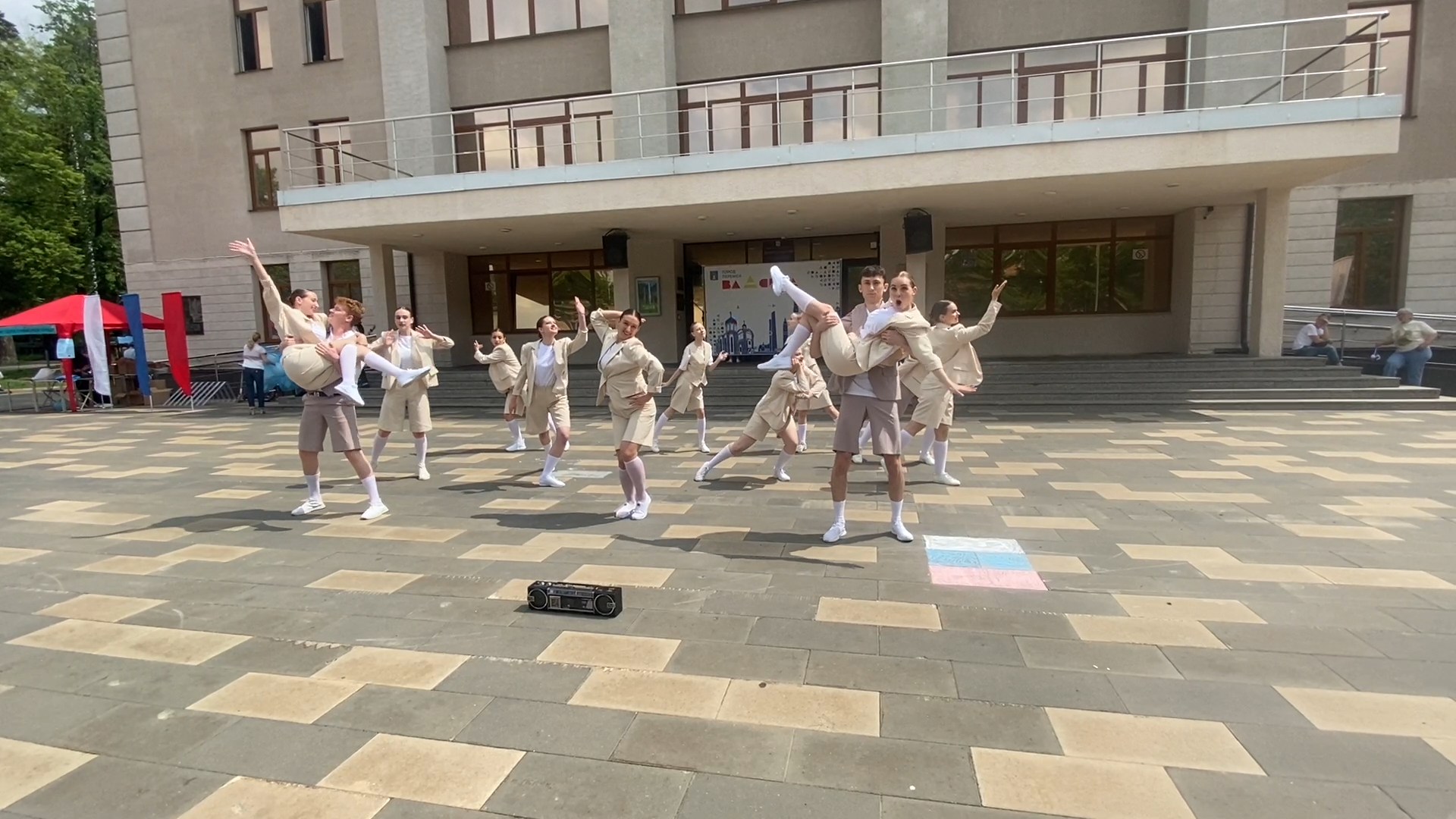 праздник во власихе, 12 июня - день россии, день россии 2024, власиха день россии, концерт на площади ДК Власихи,