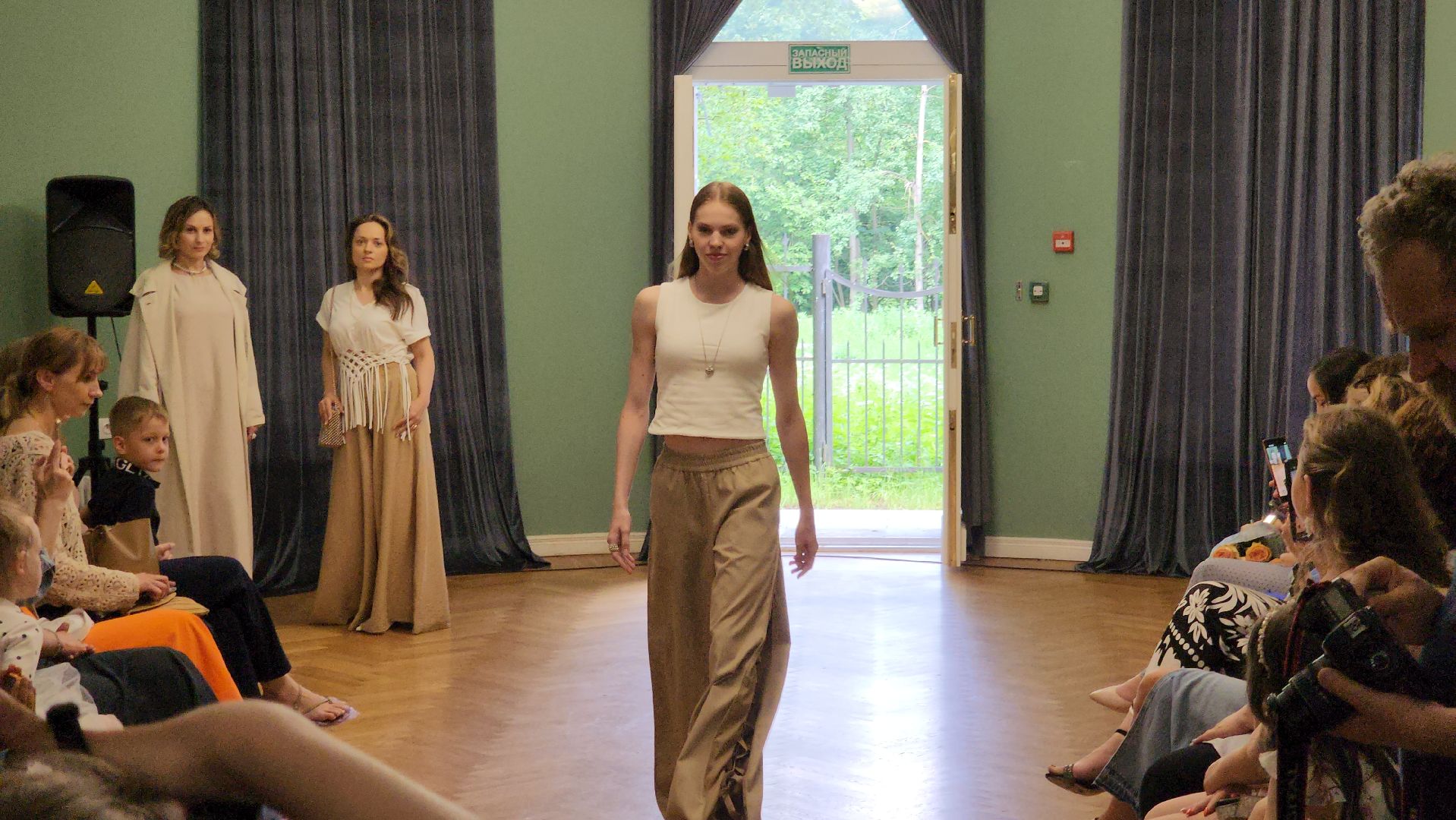 красногорск, день россии, фотограф, фотовыставка, знаменское-губайлово,