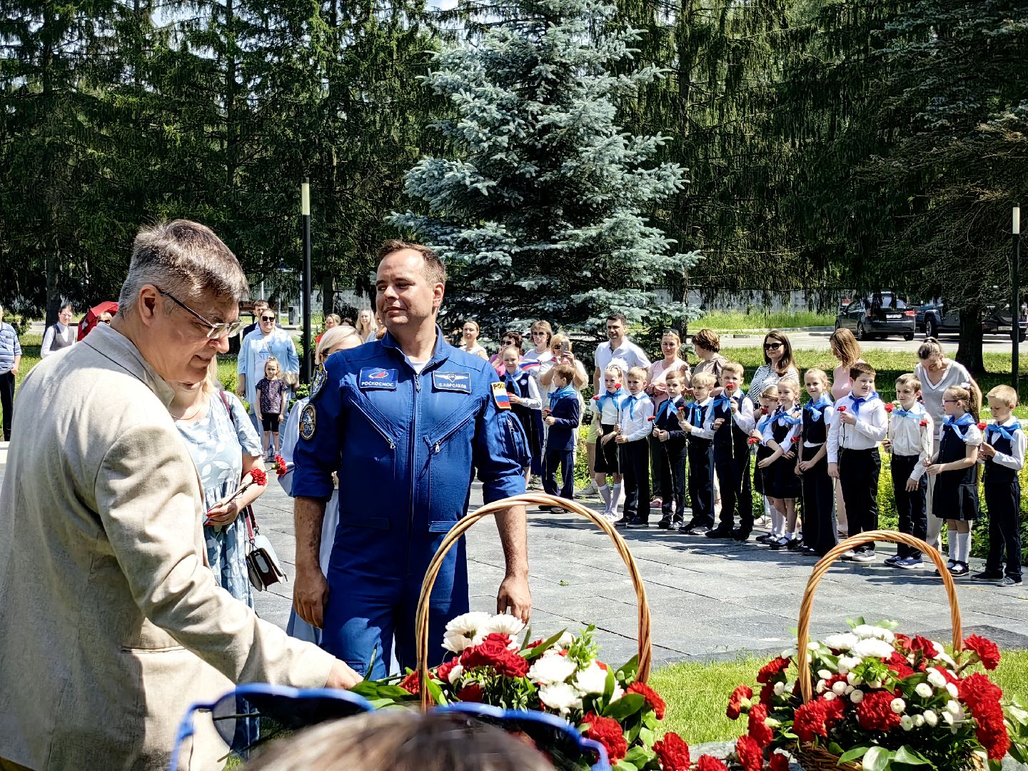 день россии 2024, капсула времени, послания будущим поколениям, памятник Гагарина, лётчик, звездный городок,