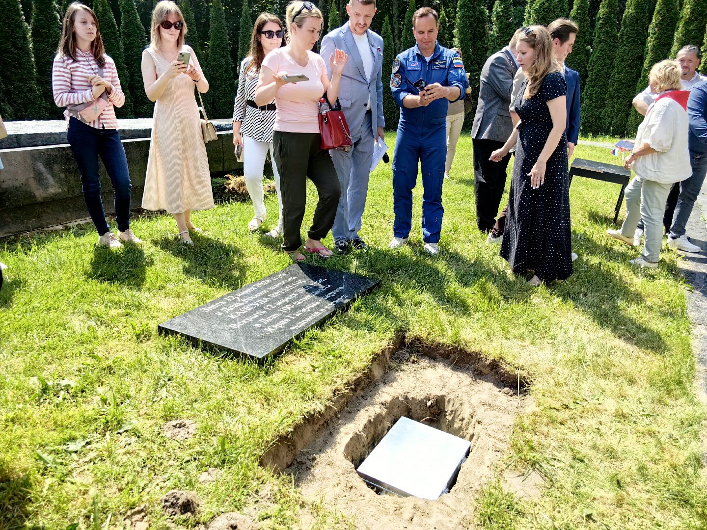 день россии 2024, капсула времени, послания будущим поколениям, памятник Гагарина, лётчик, звездный городок,