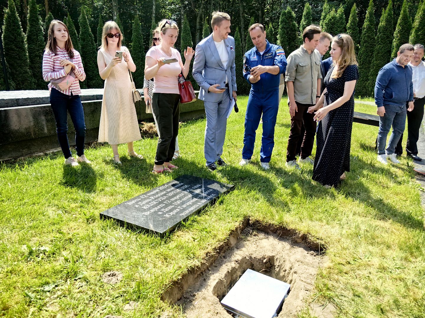 день россии 2024, капсула времени, послания будущим поколениям, памятник Гагарина, лётчик, звездный городок,