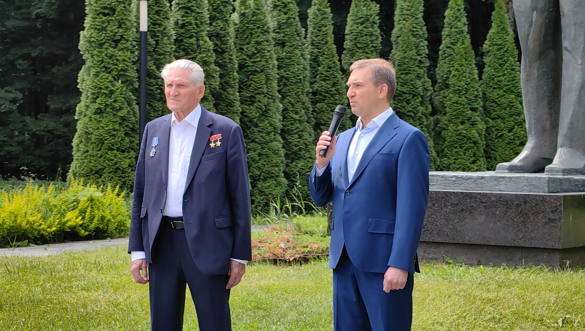 день россии 2024, капсула времени, послания будущим поколениям, памятник Гагарина, лётчик, звездный городок,