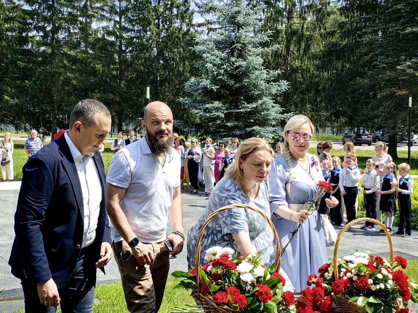день россии 2024, капсула времени, послания будущим поколениям, памятник Гагарина, лётчик, звездный городок,
