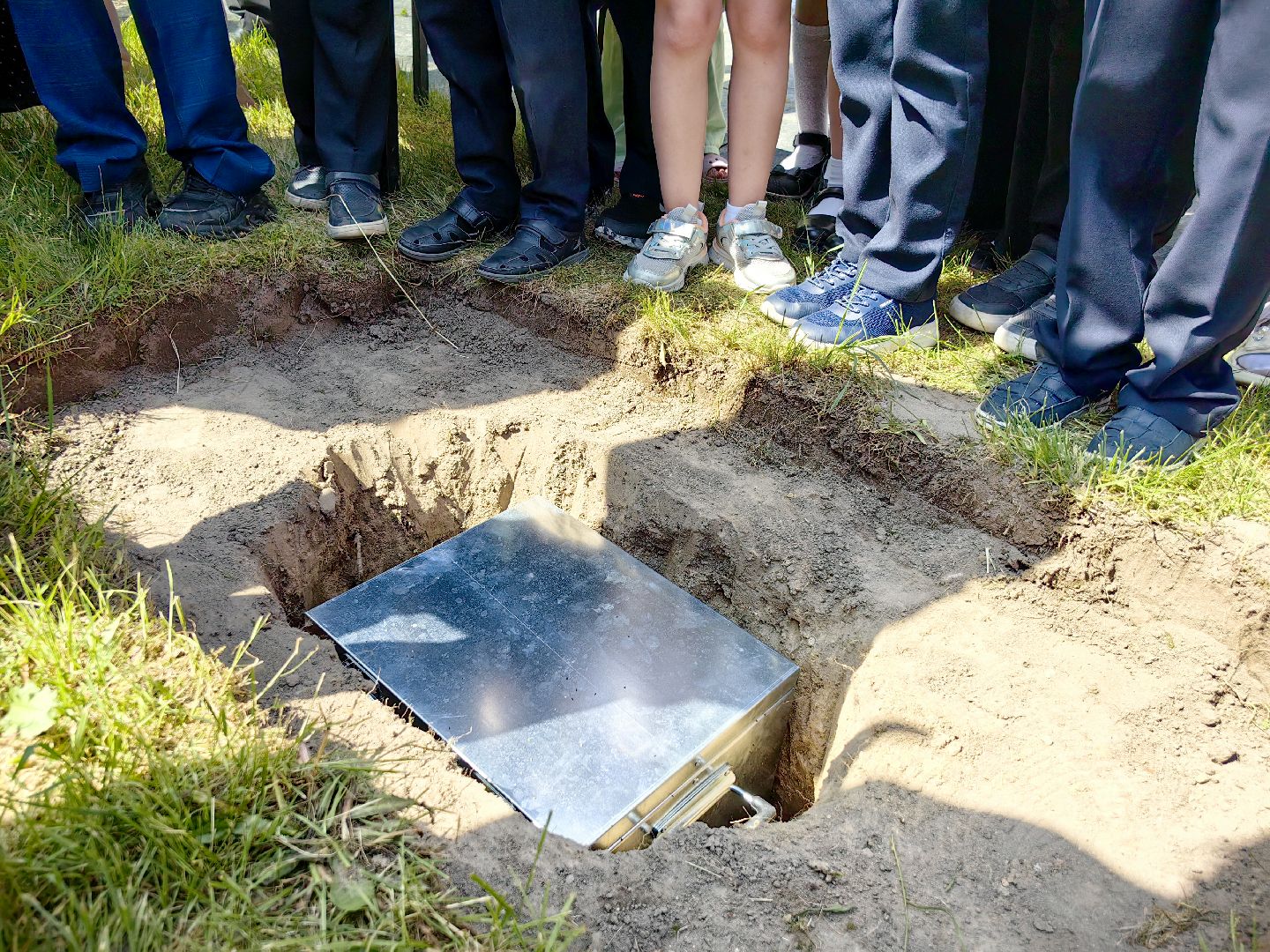 день россии 2024, капсула времени, послания будущим поколениям, памятник Гагарина, лётчик, звездный городок,