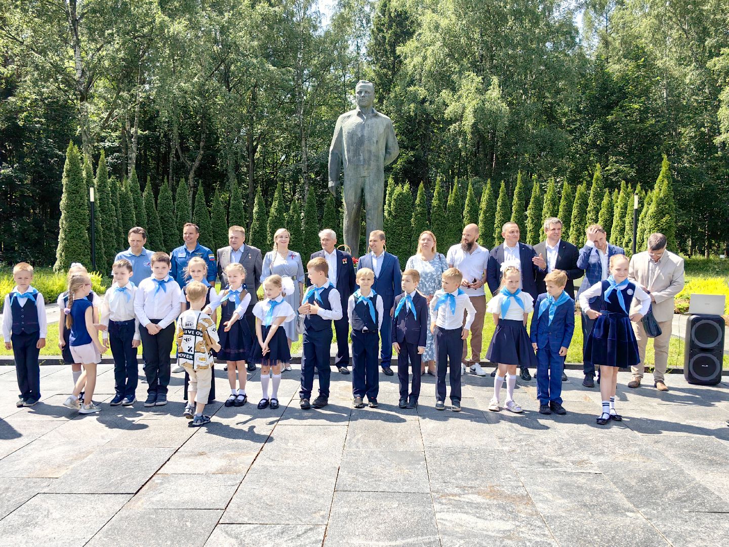 день россии 2024, капсула времени, послания будущим поколениям, памятник Гагарина, лётчик, звездный городок,