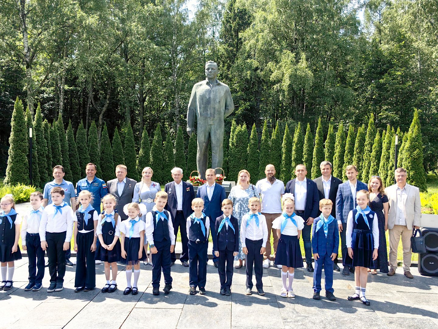 день россии 2024, капсула времени, послания будущим поколениям, памятник Гагарина, лётчик, звездный городок,