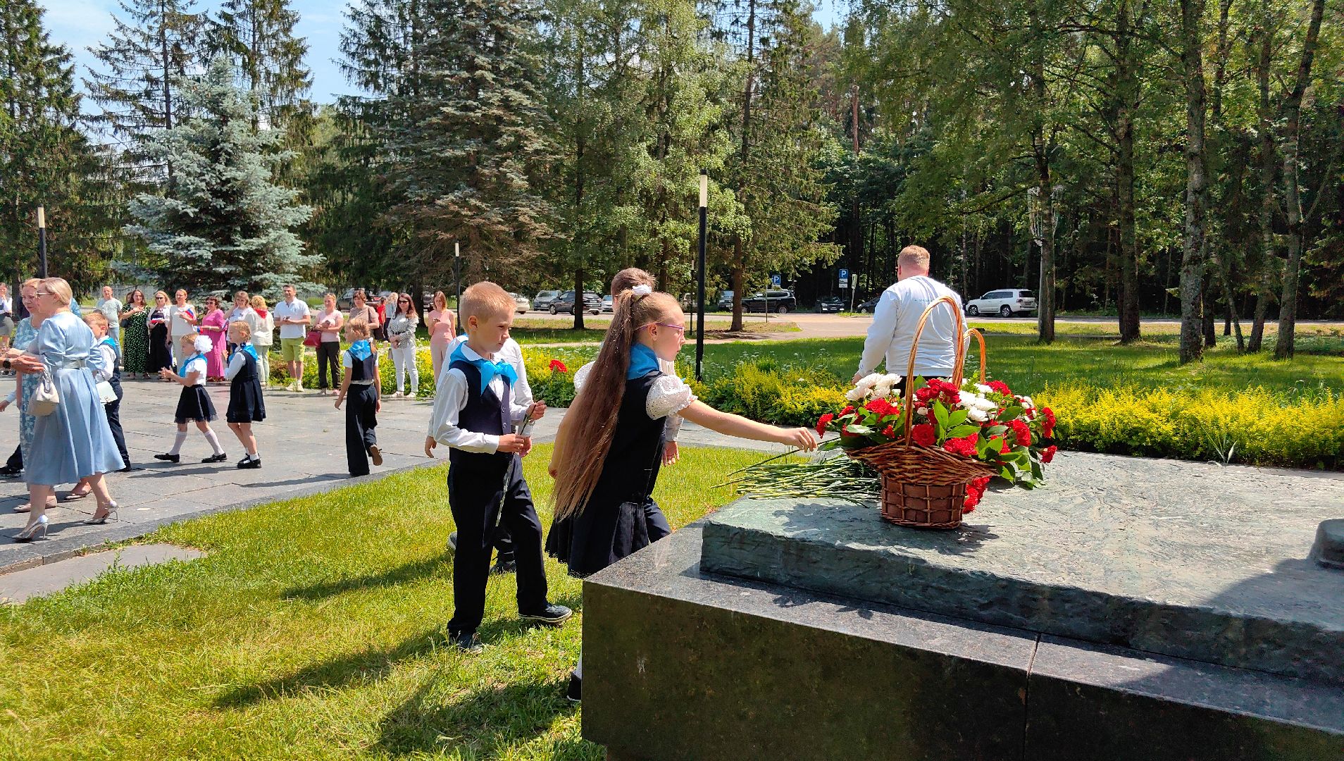 день россии 2024, капсула времени, послания будущим поколениям, памятник Гагарина, лётчик, звездный городок,