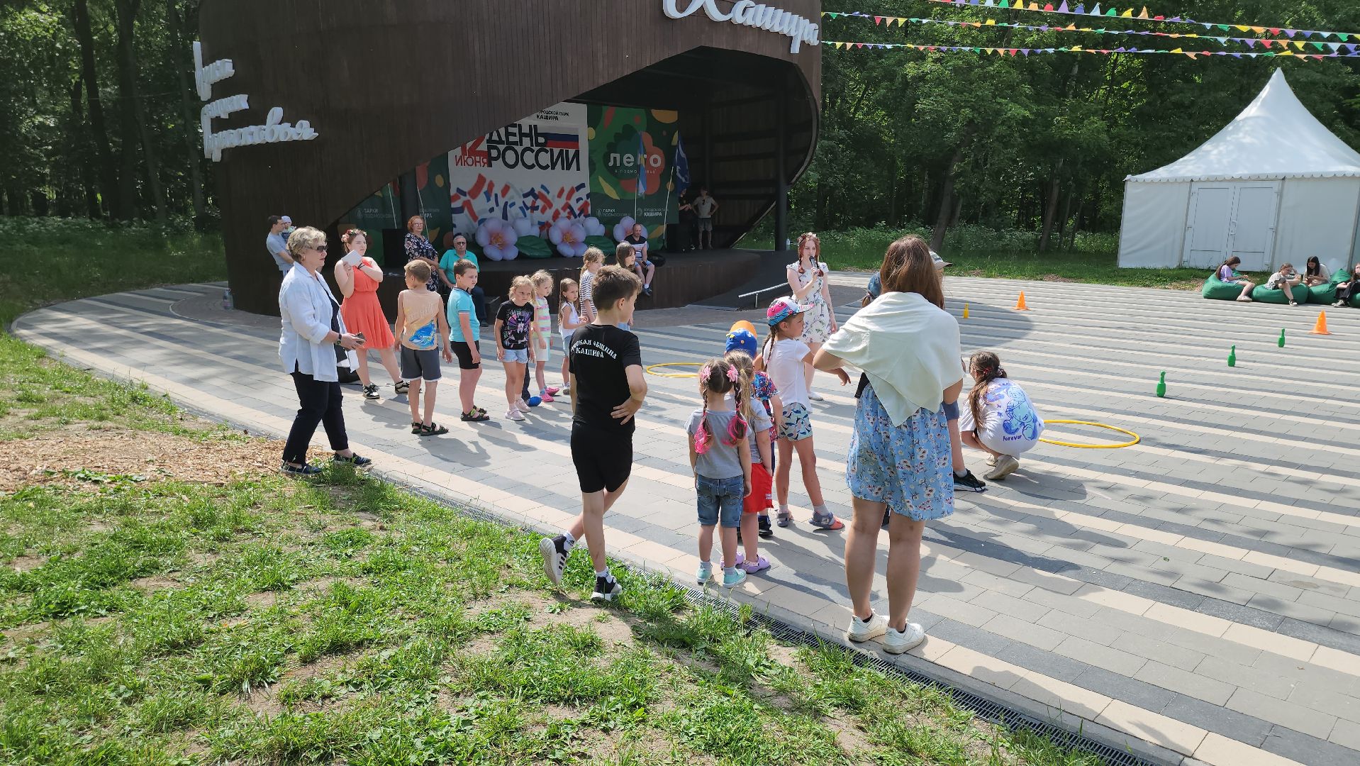 кашира, день россии, городской парк, блины, иван-чай, мед, сметана, русская община, казачьи песни, веселые старты,