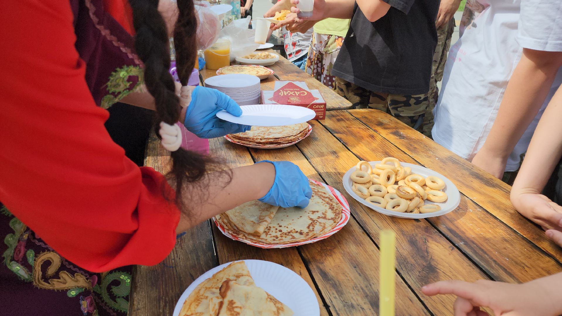 кашира, день россии, городской парк, блины, иван-чай, мед, сметана, русская община, казачьи песни, веселые старты,