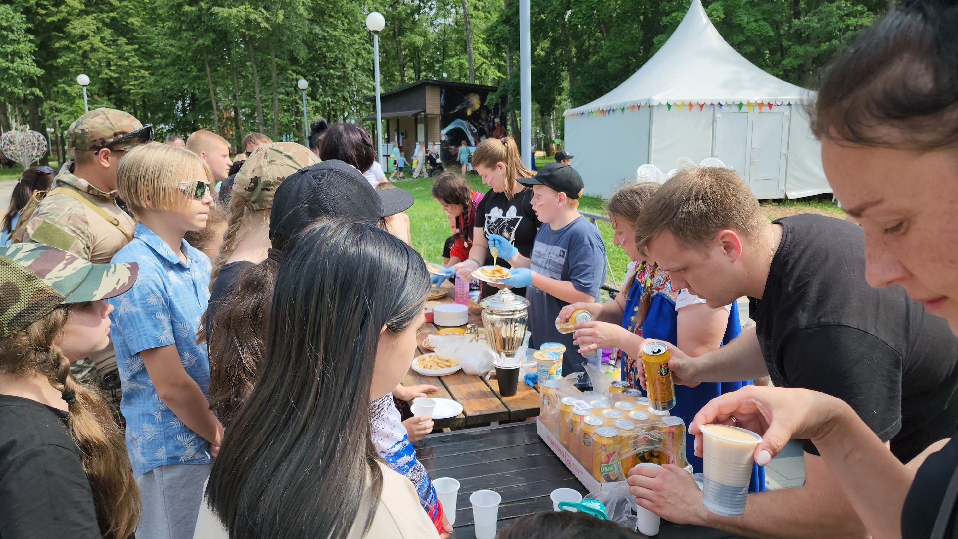 кашира, день россии, городской парк, блины, иван-чай, мед, сметана, русская община, казачьи песни, веселые старты,