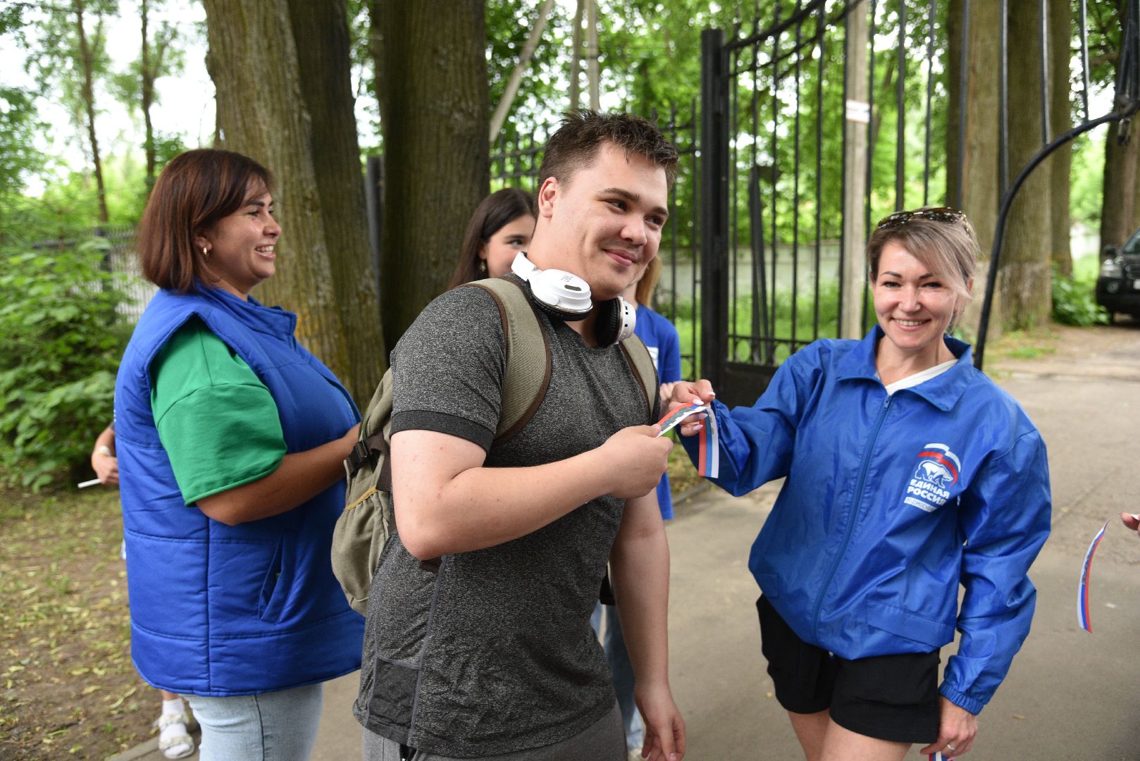 лотошино, лотошинский парк, день россии, день россии 2024, акция, российский флаг, парки подмосковья,