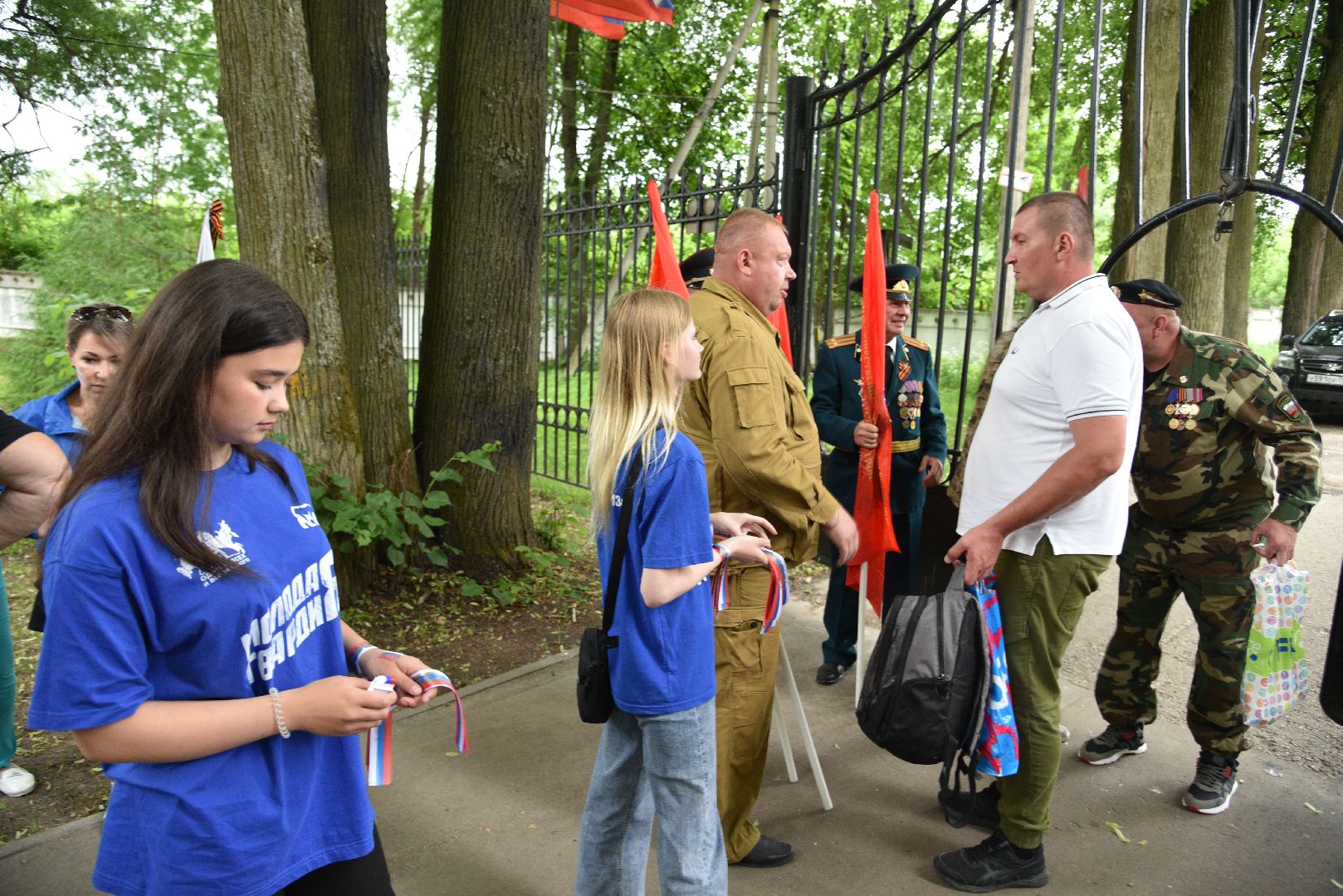 лотошино, лотошинский парк, день россии, день россии 2024, акция, российский флаг, парки подмосковья,