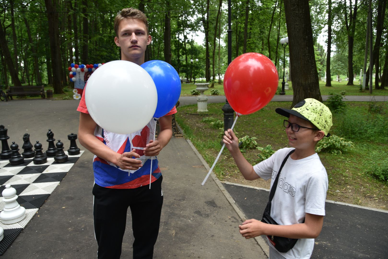 лотошино, лотошинский парк, день россии, день россии 2024, акция, российский флаг, парки подмосковья,