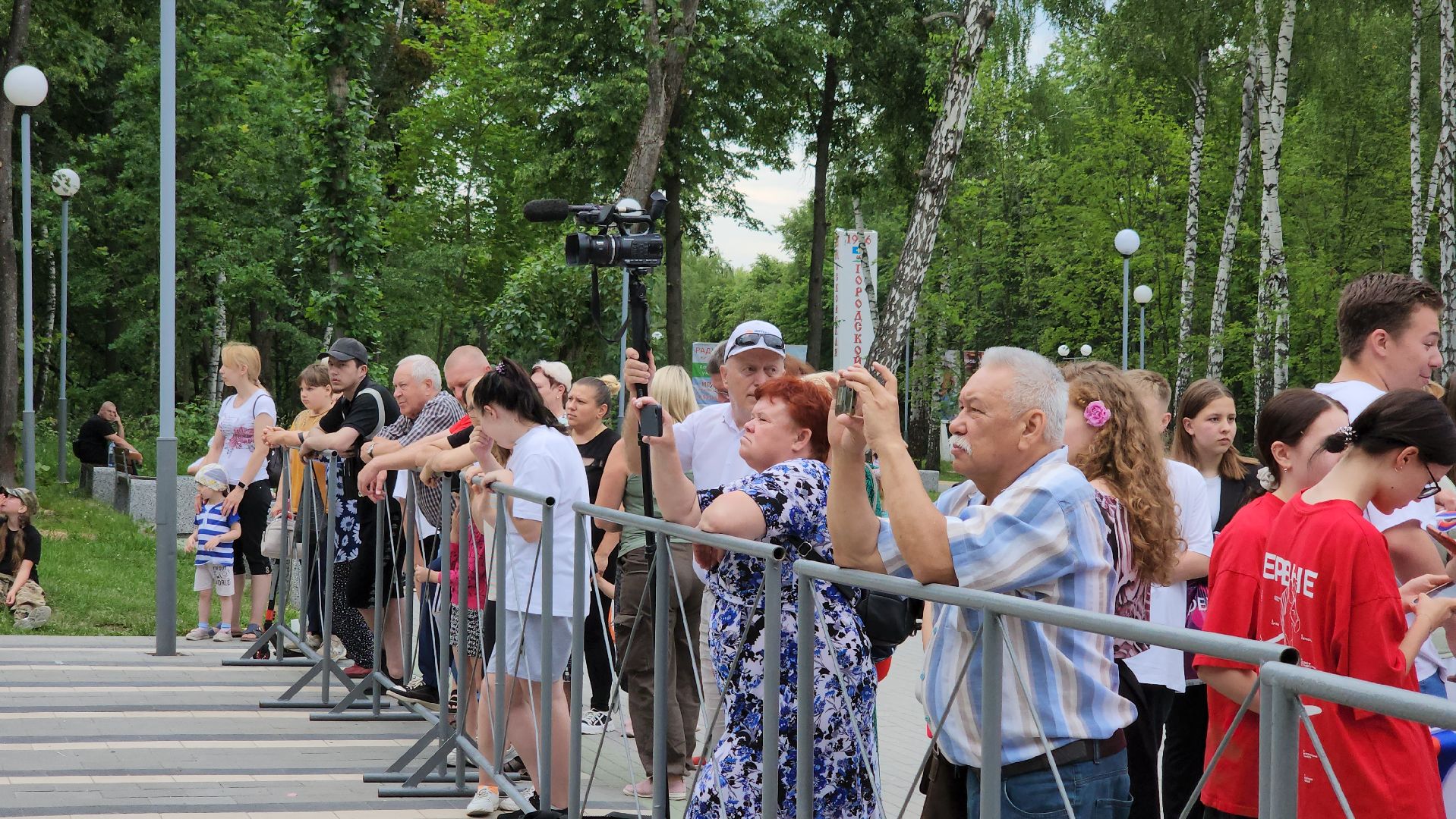 кашира, день россии, городской парк, флешмоб, танец, флаг россии, движение первых, концерт, патриотизм,