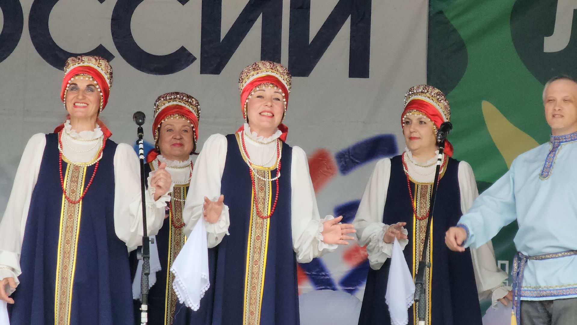 кашира, день россии, концерт, каширская звонница, каданс, трио вокс, танцы, русские народные песни,