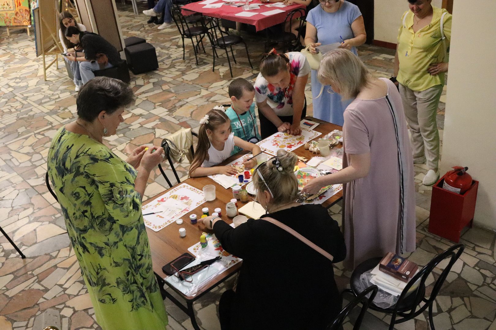 дзержинский, выставка, батик, Шлковый ветер, Лариса Горобец,