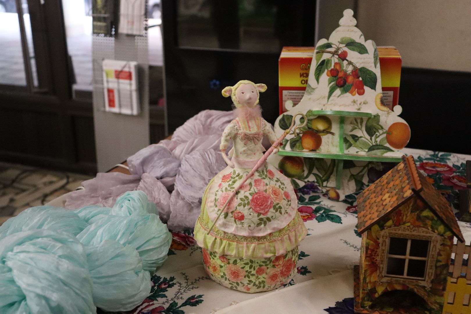 дзержинский, выставка, батик, Шлковый ветер, Лариса Горобец,