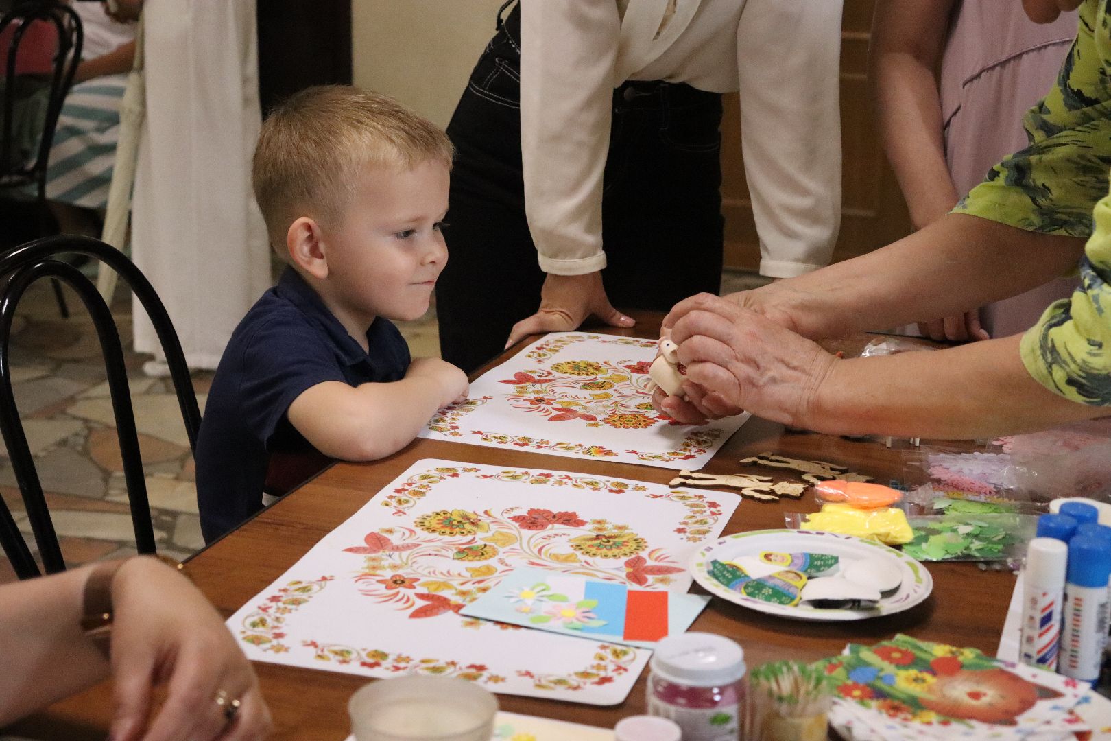 дзержинский, выставка, батик, Шлковый ветер, Лариса Горобец,