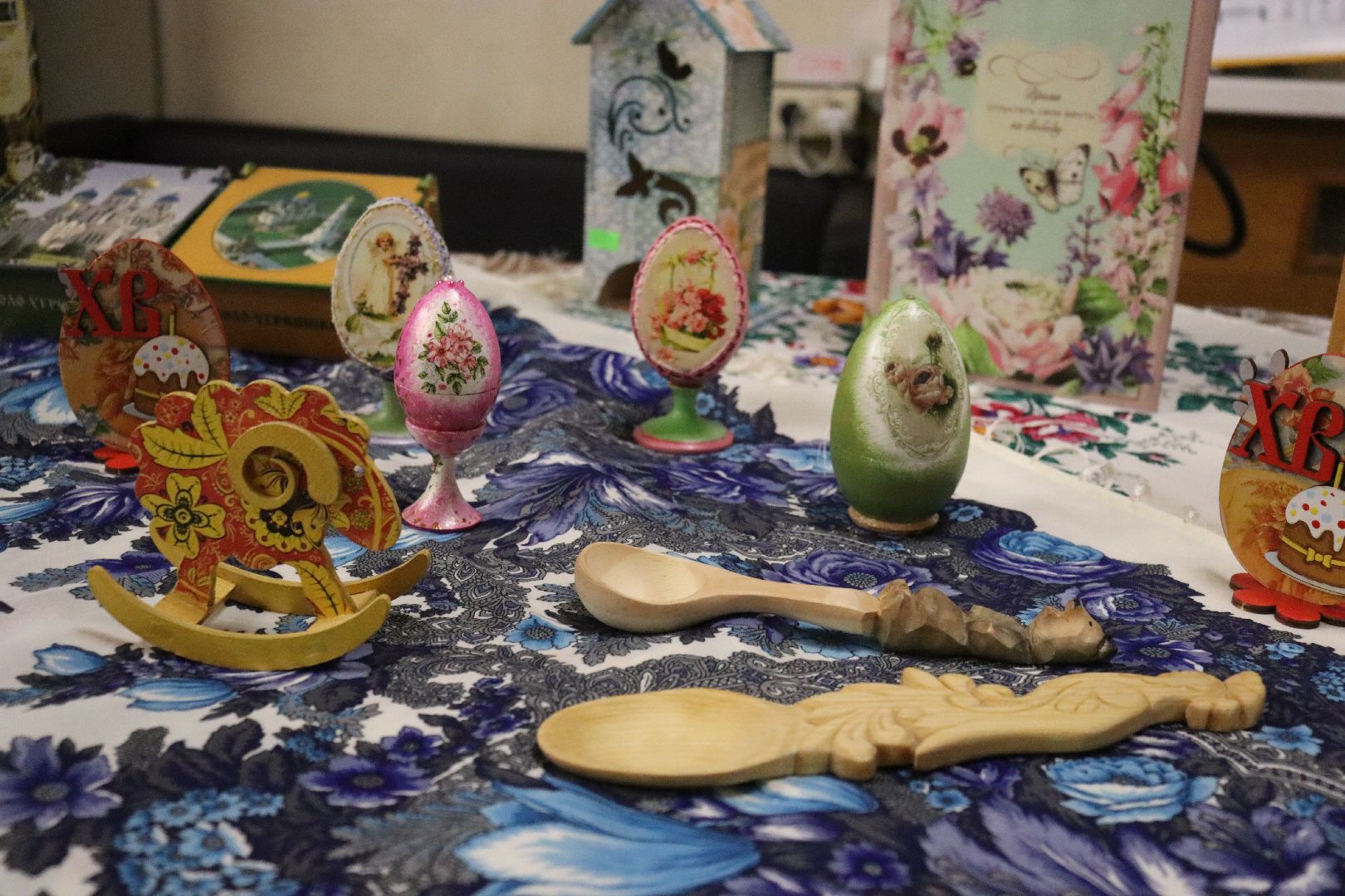 дзержинский, выставка, батик, Шлковый ветер, Лариса Горобец,