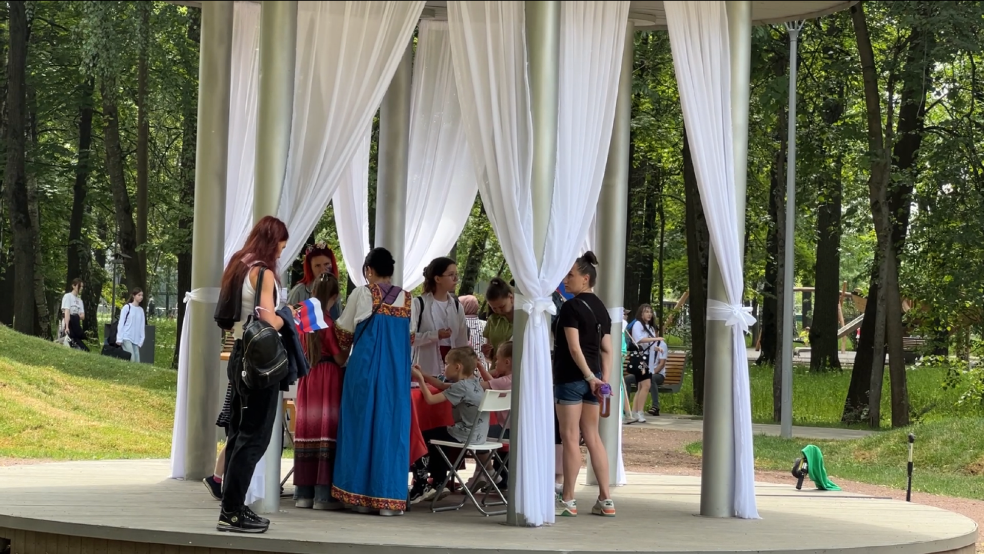 химки, общество, день россии, праздник в парке,