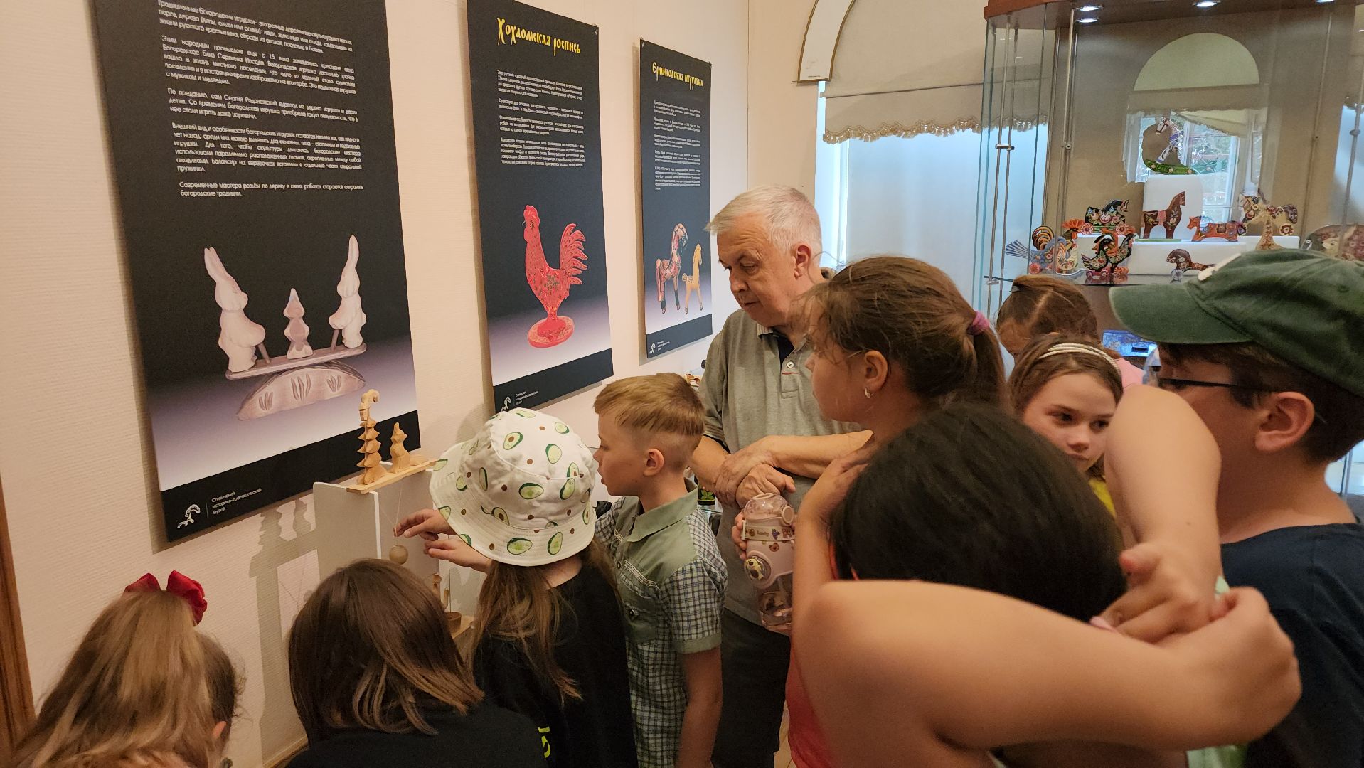 кашира, краеведческий музей, выставка, деревянная игрушка, богородская игрушка, ноев ковчег, александр михайлов,