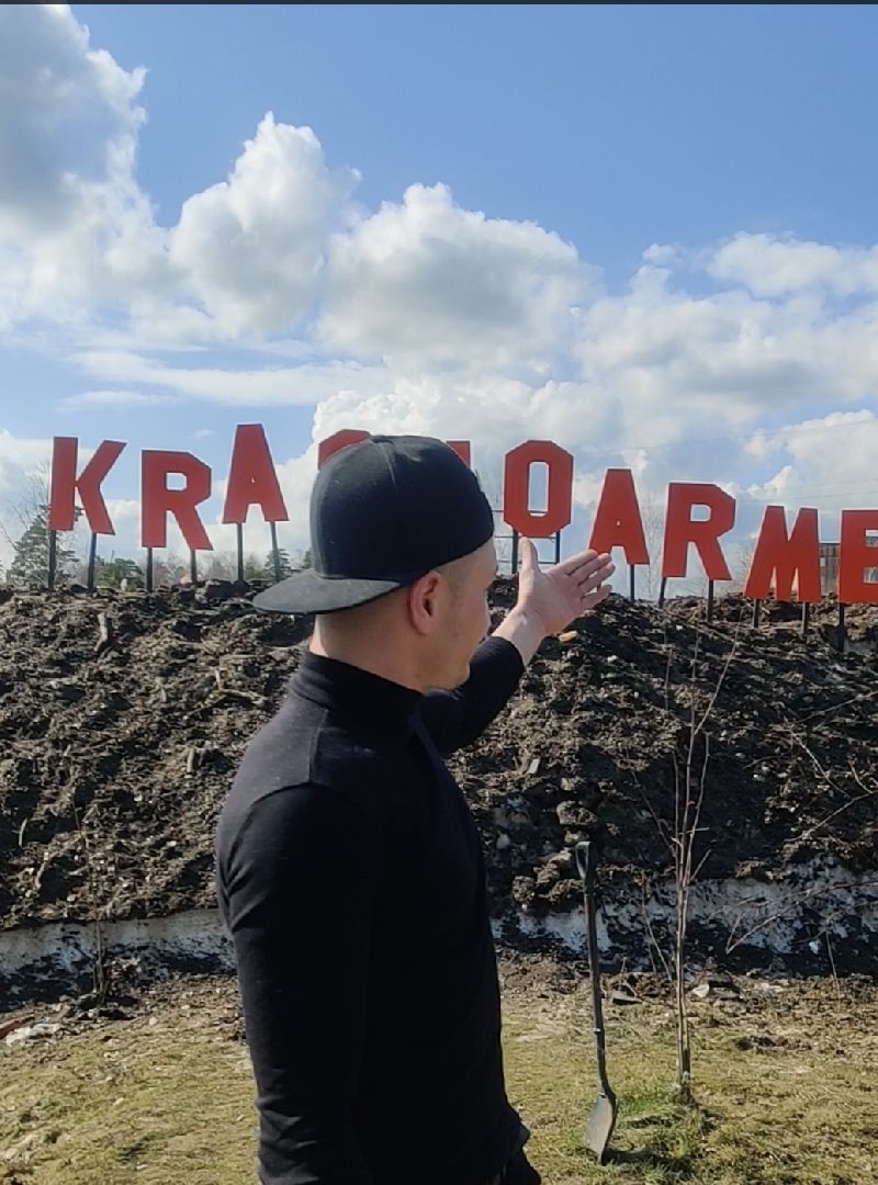 Красноармейск, арт-объект, свалка снега, творческий подход, уличный художник