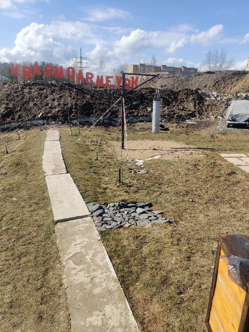 Красноармейск, арт-объект, свалка снега, творческий подход, уличный художник