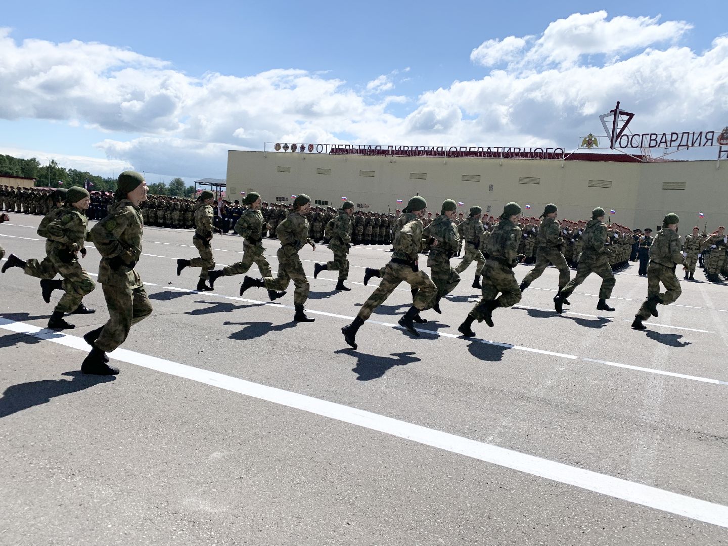 Балашиха, Подмосковье, 100 лет Дивизии имени Ф Э Дзержинского, Росгвардия, Орден Суворова, Выставка современных образцов вооружения и техники и трофеев из зоны СВО,