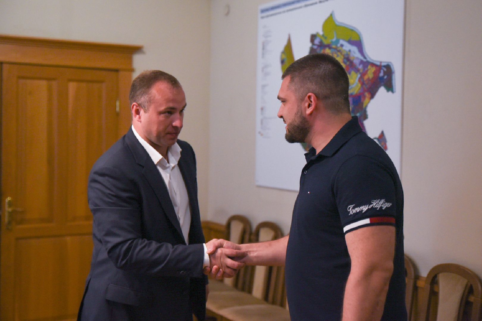 Бронницы, Земля врачам, Врачу вручили документы на землю, Земля под строительство дома, Бронницкая больница,