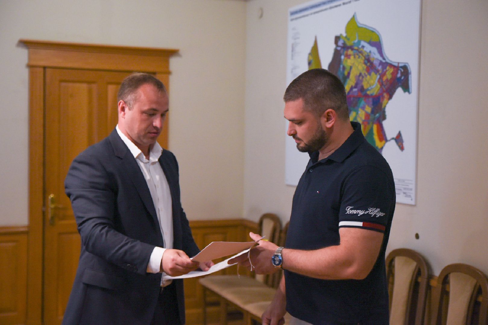 Бронницы, Земля врачам, Врачу вручили документы на землю, Земля под строительство дома, Бронницкая больница,