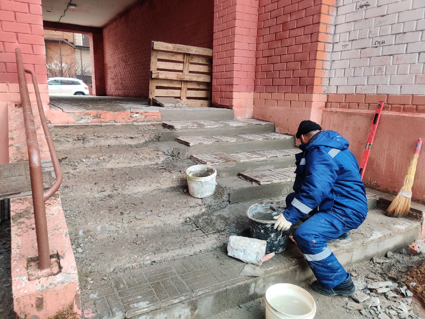 Красноармейск, перемены, ремонт лестницы, оживлённый маршрут, новые ступеньки, управляющая компания