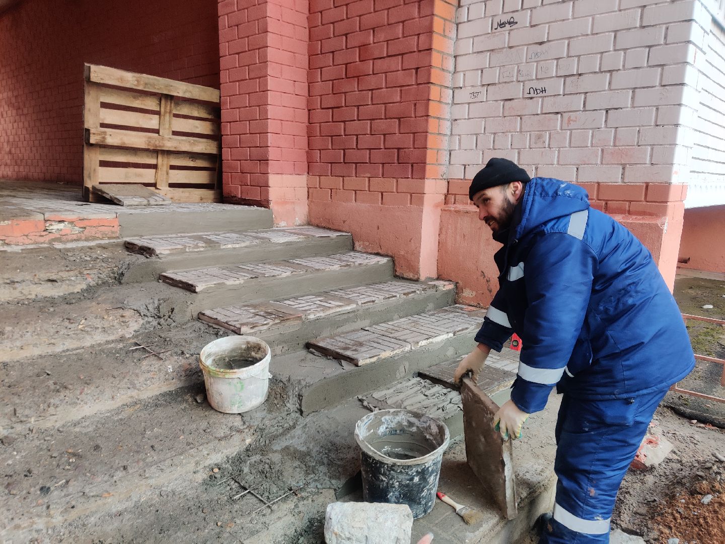 Красноармейск, перемены, ремонт лестницы, оживлённый маршрут, новые ступеньки, управляющая компания