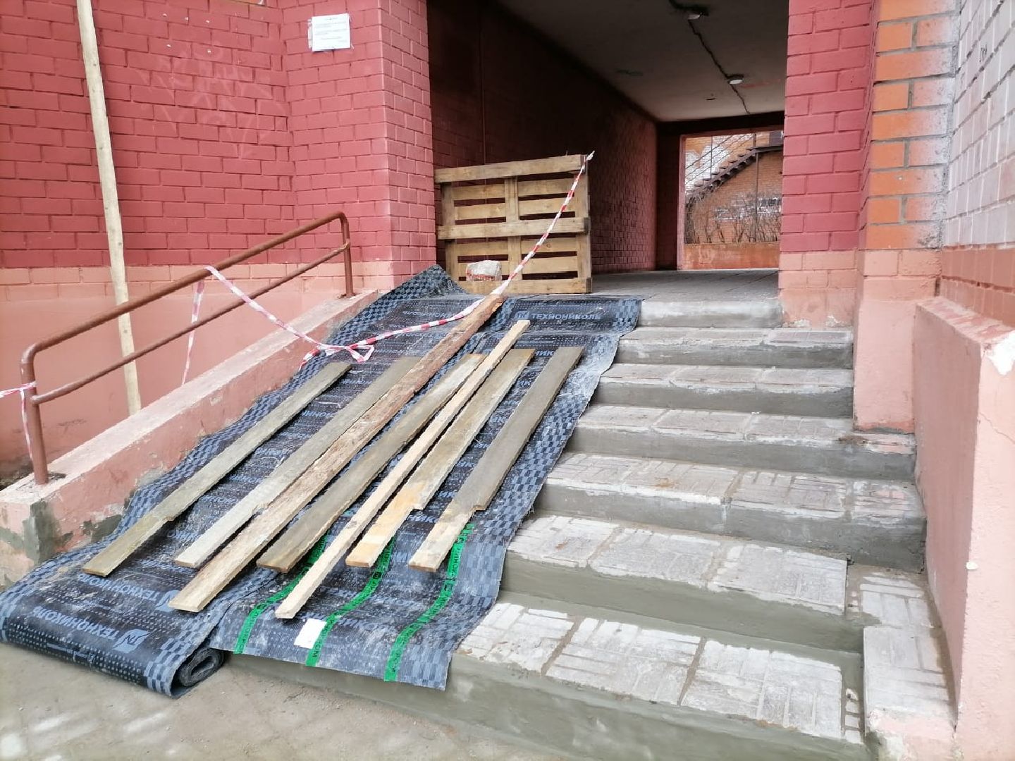 Красноармейск, перемены, ремонт лестницы, оживлённый маршрут, новые ступеньки, управляющая компания