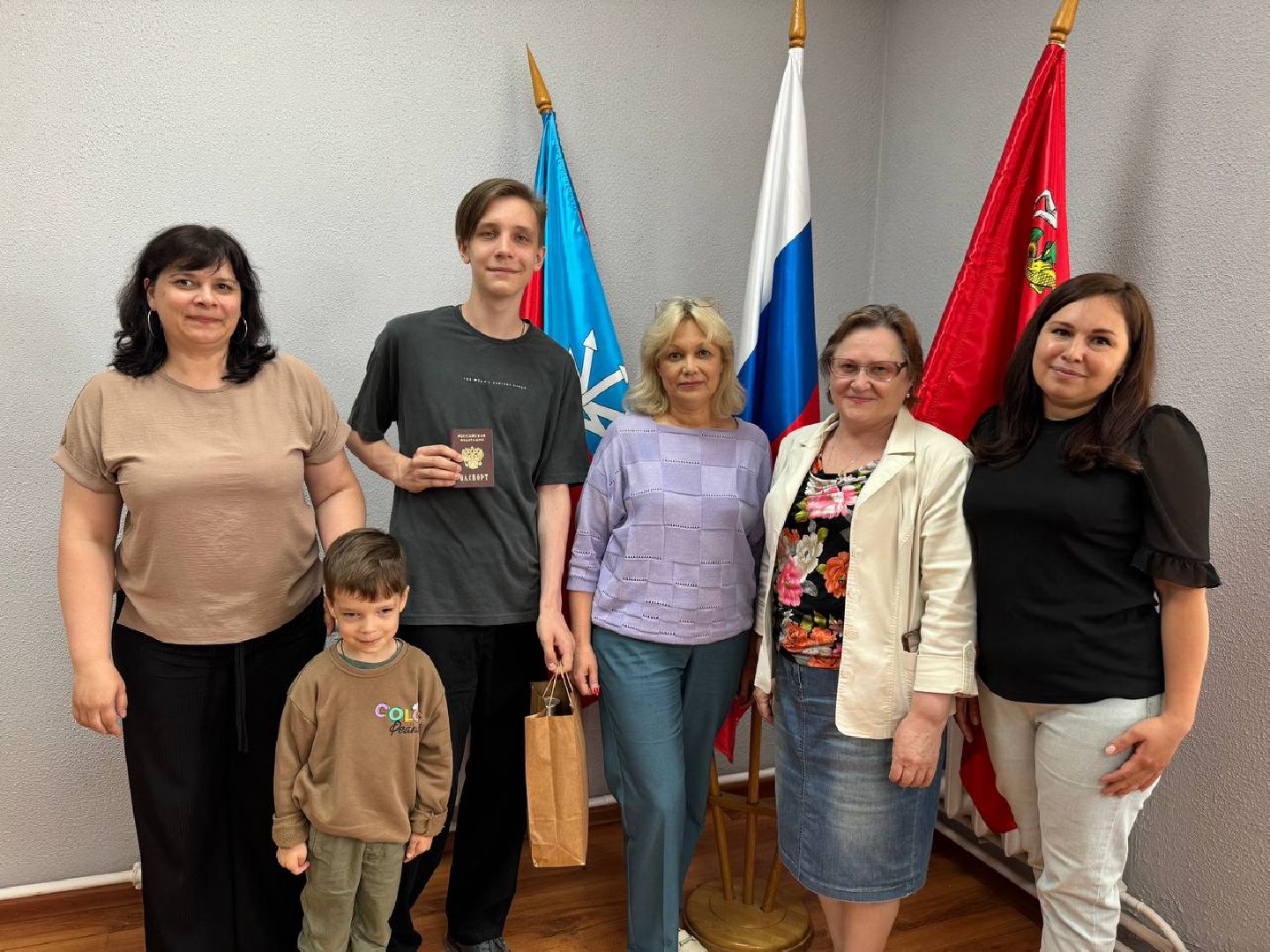 вручение паспорта, паспорт гражданина рф, администрация, восход,