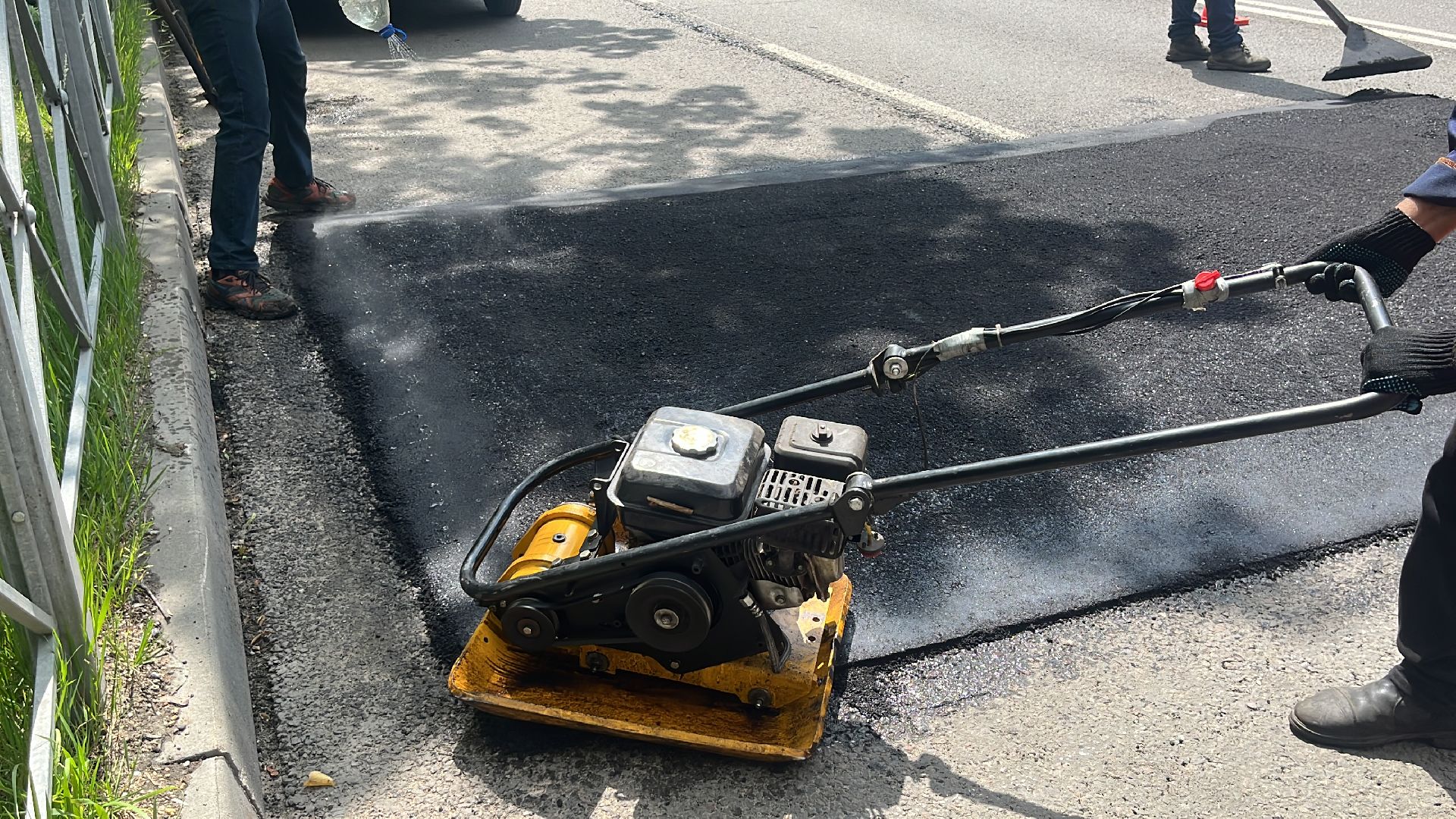 лежачие полицейские, лежачий полицейский, искусственная неровность, искусственные дорожные неровности, ямы, ямы на дорогах, ямочный ремонт, ремонт дорог,